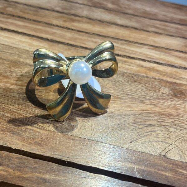 Fiocco Perlado Lustrous Bow Ring