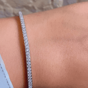 Aurora Sleek Cuff – Urban Clarity in Polished Steel